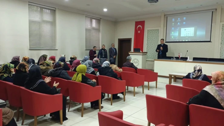 En iyi Narkotik Polisi Anne Semineri Düzenlendi