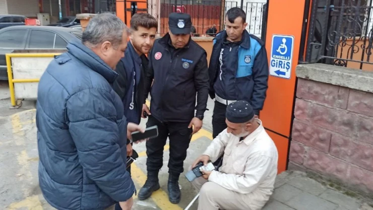 Rolünü Güzel Oynadı, Yine De Polis Ve Zabıtadan Kaçamadı