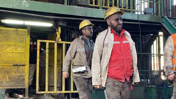 Enkazın Altında Başlayan Dostluk