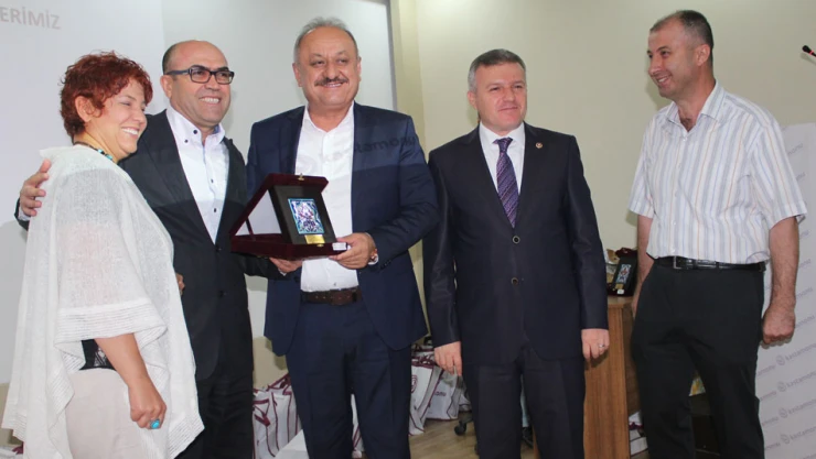 Entegre, kıdemli çalışanlarını ödüllendirdi