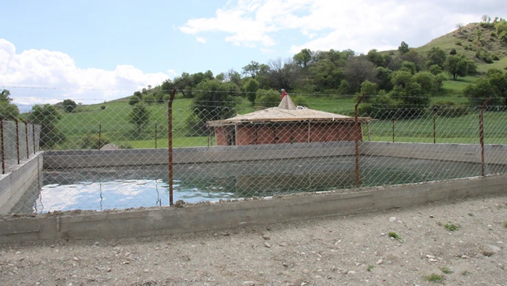 Ermenilerden kalan su kaynaklarına 700 tonluk havuz yaptılar