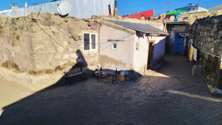 Erzurum Tekman'da Bir Kişiyi Döverek Öldüren 6 Kişiden 3'Ü Ev Hapsi Aldı!