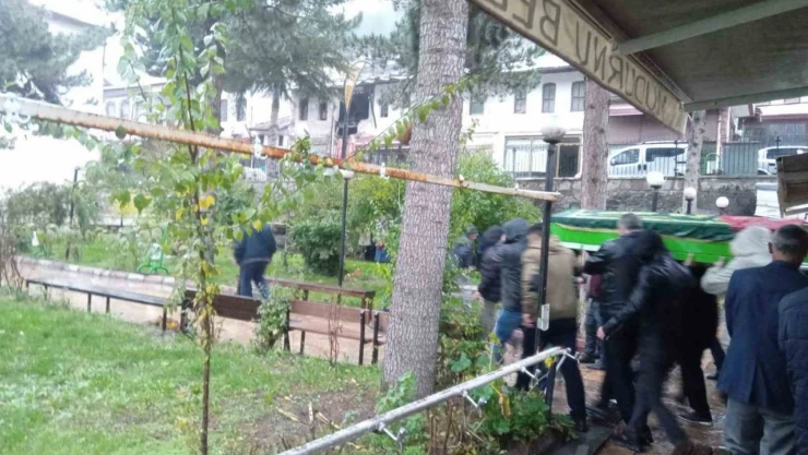 Son Yolculuğuna Uğurlandı