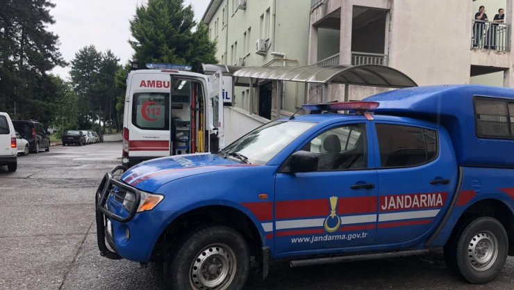 Eşiyle kavga eden şahıs bıçakla yaralandı