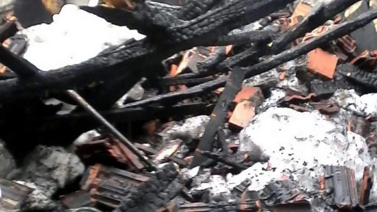 Evi ile birlikte parası ve ziynet eşyaları da yandı