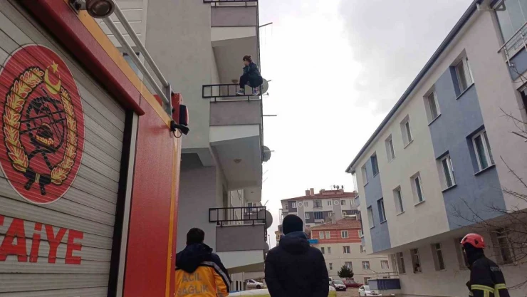 O Kadını Polis Ekipleri İkna Etti