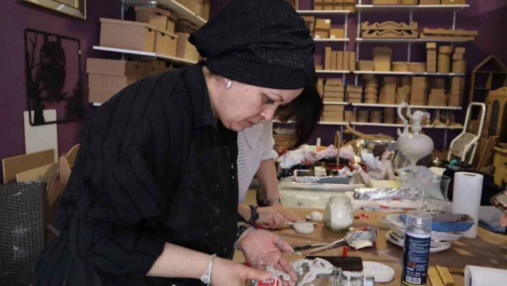 Eskinin Ruhunu Bozmadan Mobilyaları Revize Ediyorlar