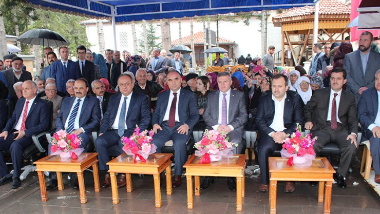 Evliyaları Anma Haftası yağmur eşliğinde kutlandı