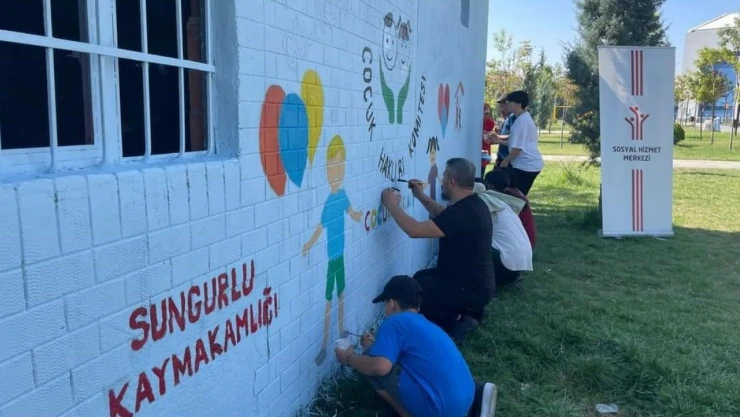 Farkındalık İçin Duvarları Boyadılar