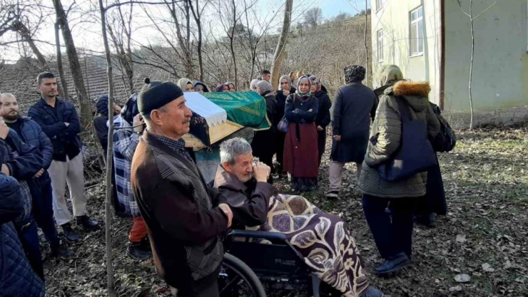 Feci Kazada Can Veren Kadın, Gözyaşlarıyla Toprağa Verildi