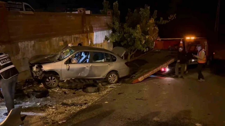 Takla Atan Otomobil Sürücüsü Araçta Sıkıştı