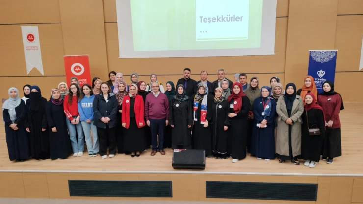 Filistin İşgali Konferansı Gençlerden Yoğun İlgi Gördü