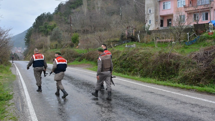 Firari mahkumlardan biri yakalandı
