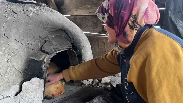 Fırınlar depremzedeler için yandı