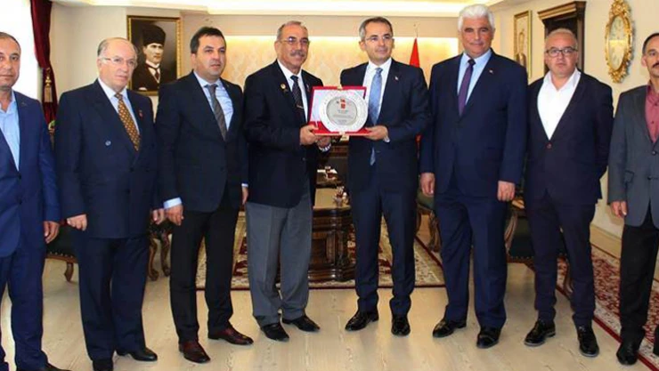 Gazilerden, Kaymakam Pişkin'e teşekkür plaketi