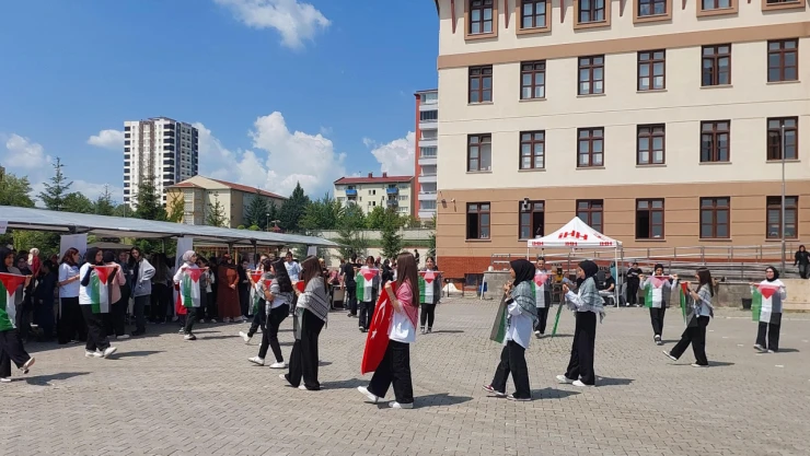 Gazzeli Çocuklara Yardım Kermesi Düzenlendi