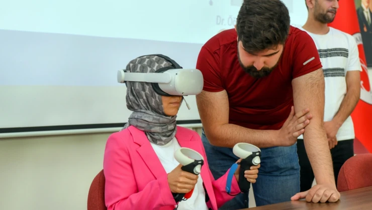 Geleceğin Kapıları Anlatıldı