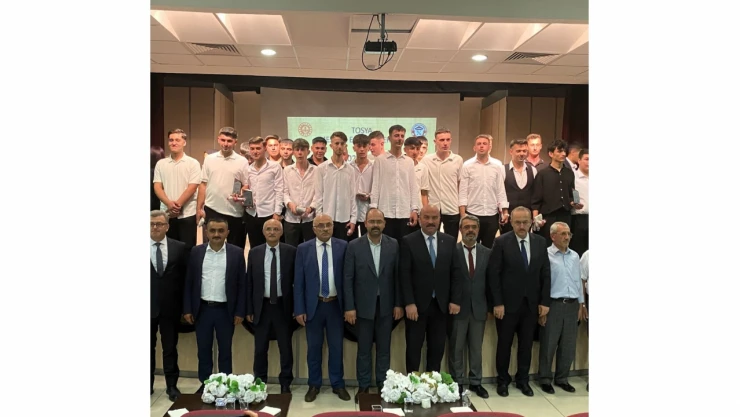 Geleceğin Ustaları Belgelerini Aldı