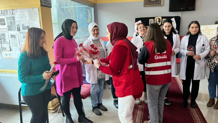 Genç Kızılay'dan Okullara Ziyaret