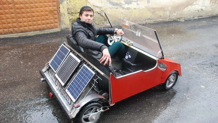 Genç mucit mini araba yaptı