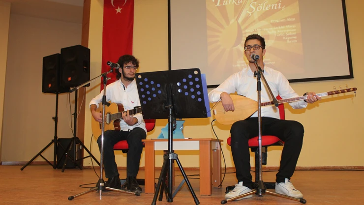 Genç Tarihçiler Kulübü'nden 'Türkü Şöleni'