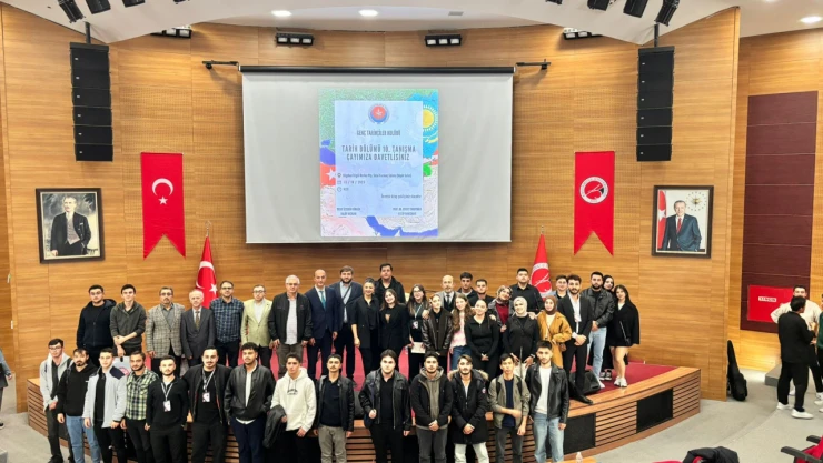 Genç Tarihçilerden Geleneksel Tanışma Çayı