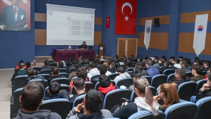 Gençler İçin 'Güvenli Gelecek' Seminerleri