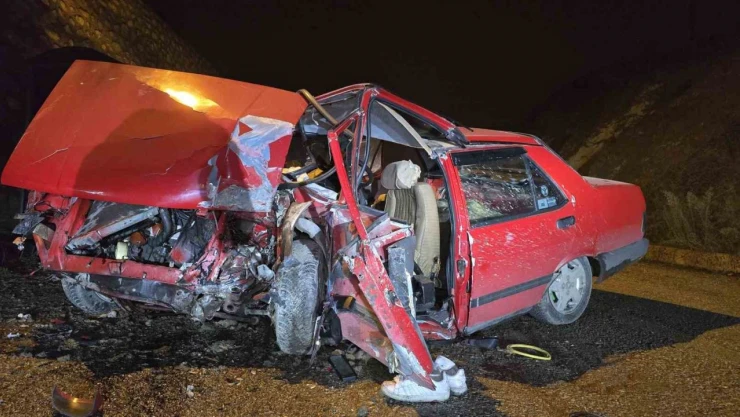 Gençlerin Hızı Elektrik Direğinde Son Buldu