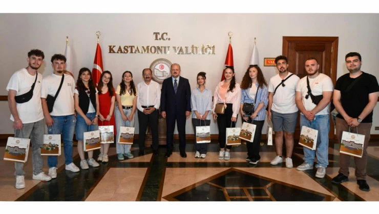 Gençlik Değişimi Projesi Öğrencilerinden Vali Dallı'ya Ziyaret