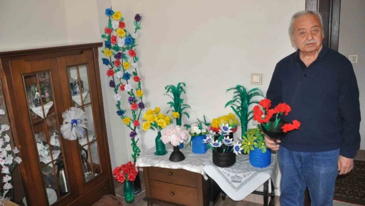 Geri Dönüşüm Malzemeleriyle Evini Adeta Çiçek Bahçesine Çevirdi
