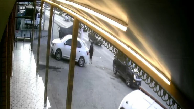 Geri manevra yaparken kadını ezdi