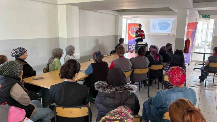 104 Anneye Uyuşturucuyla Mücadele Eğitimi