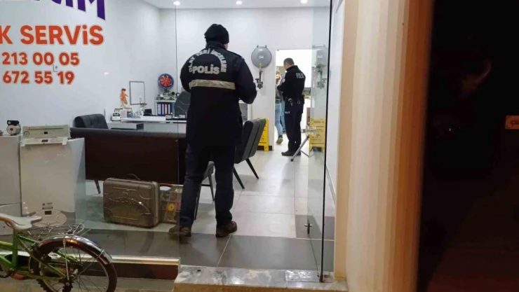 Silahla Ateş Açıp Kaçtı