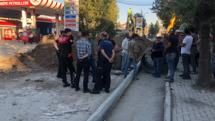 Göçük altında kalan işçiler yaralandı