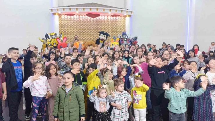 Gülüçlü Çocuklar Sinema Etkinliğinde Eğlendi