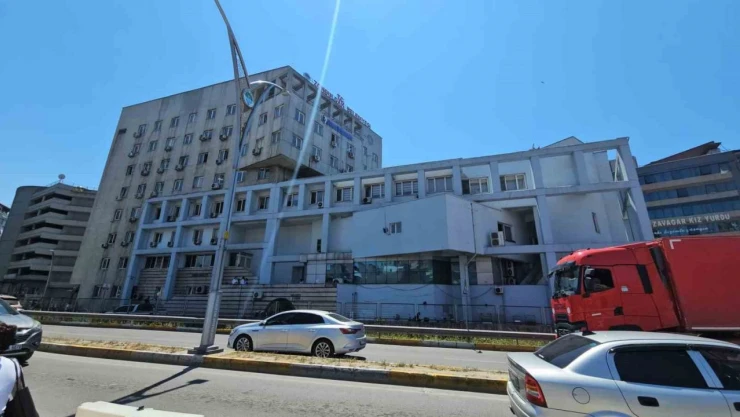 Günde 20 Bin Kişinin Düzensiz Geçtiği Güzergaha Üst Geçit Tartışması