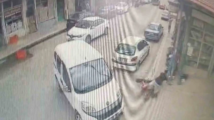 Hafif Ticari Araç İle Elektrikli Bisiklet Çarpıştı: 1 Yaralı