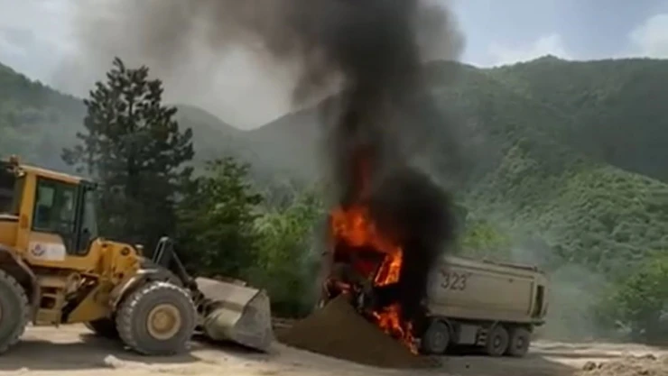 Hafriyat Kamyonu Alevlere Teslim Oldu