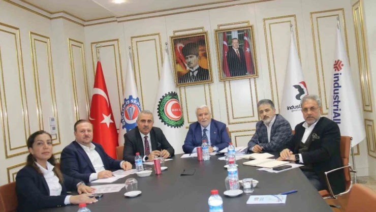 Başkan Altun: 'En Düşük Emekli Maaşı Asgari Ücret Seviyesine Çekilmeli'