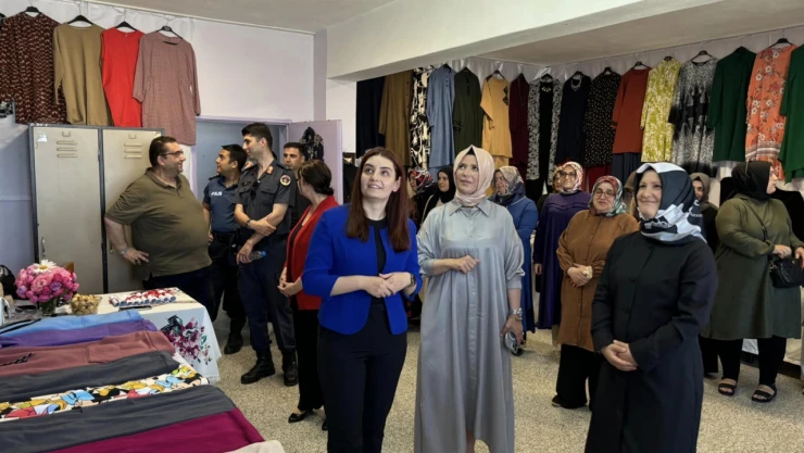 Halk Eğitim Merkezi Kursiyerleri Sergi Açtı