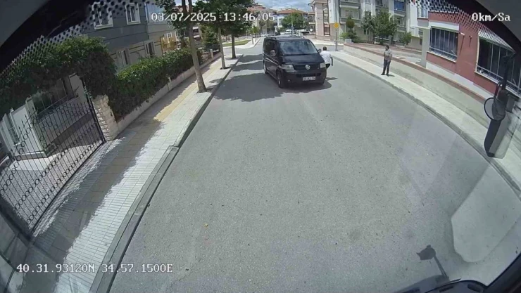 Halk Otobüsü Şoförünün Dikkati Kazayı Önledi