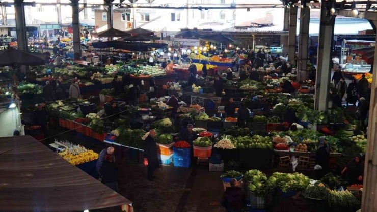 Halk Pazarı İlgi Görmedi