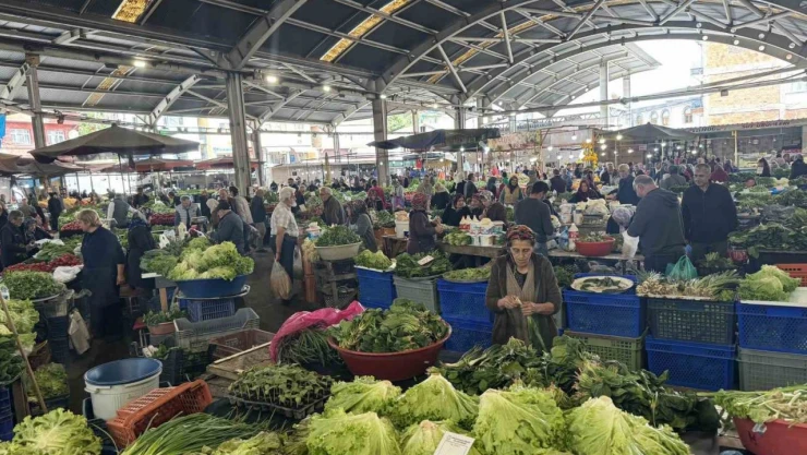 Halk Pazarına Yoğun İlgi
