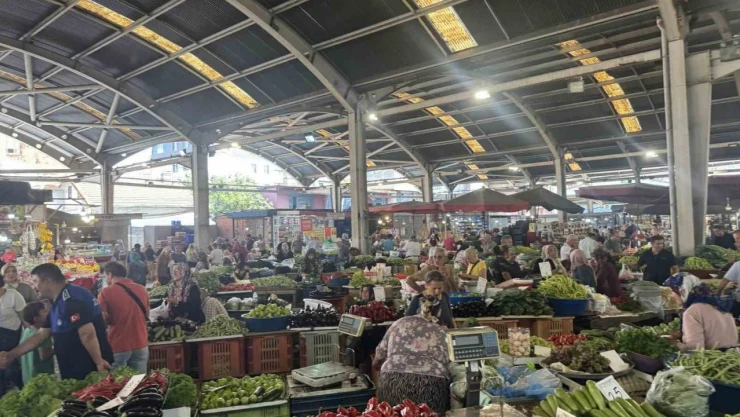 Halk Pazarına Yoğun İlgi