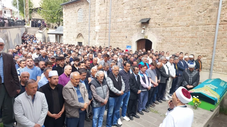 Hanife Suna Defnedildi