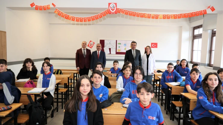 Hasan Gümüş, Merkez Ortaokulu Öğrencileriyle Bir Araya Geldi