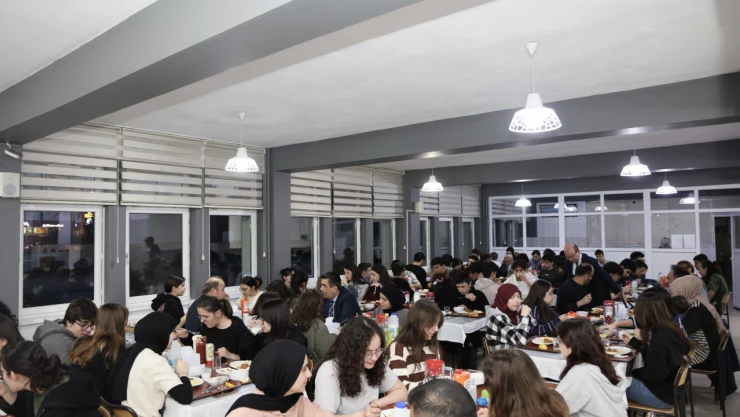 Hasan Gümüş Öğrencilerle İftarda Bir Araya Geldi