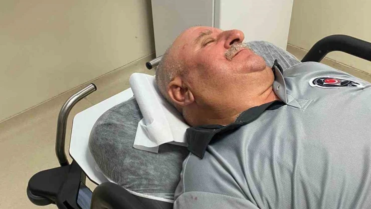 Hasta Yakını Güvenlik Görevlisini Darp Etti