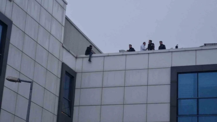 Hastane Çatısında İntihar Girişimi