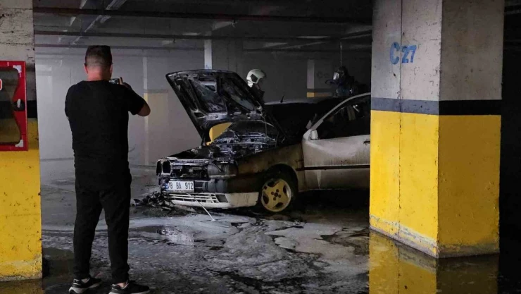 Araç Yangını Paniğe Neden Oldu